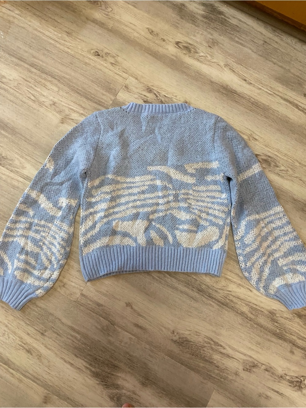 Light Blue Orca Knit V-Neck Sweater - NWOT - Picture 6 of 8